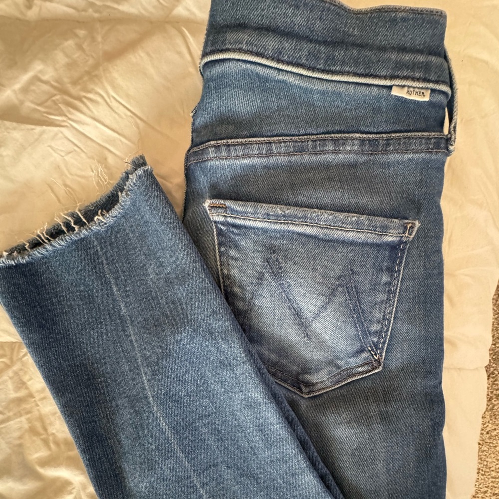 MOTHER Vintage Blue High-Rise Cropped Raw-Hem Jeans